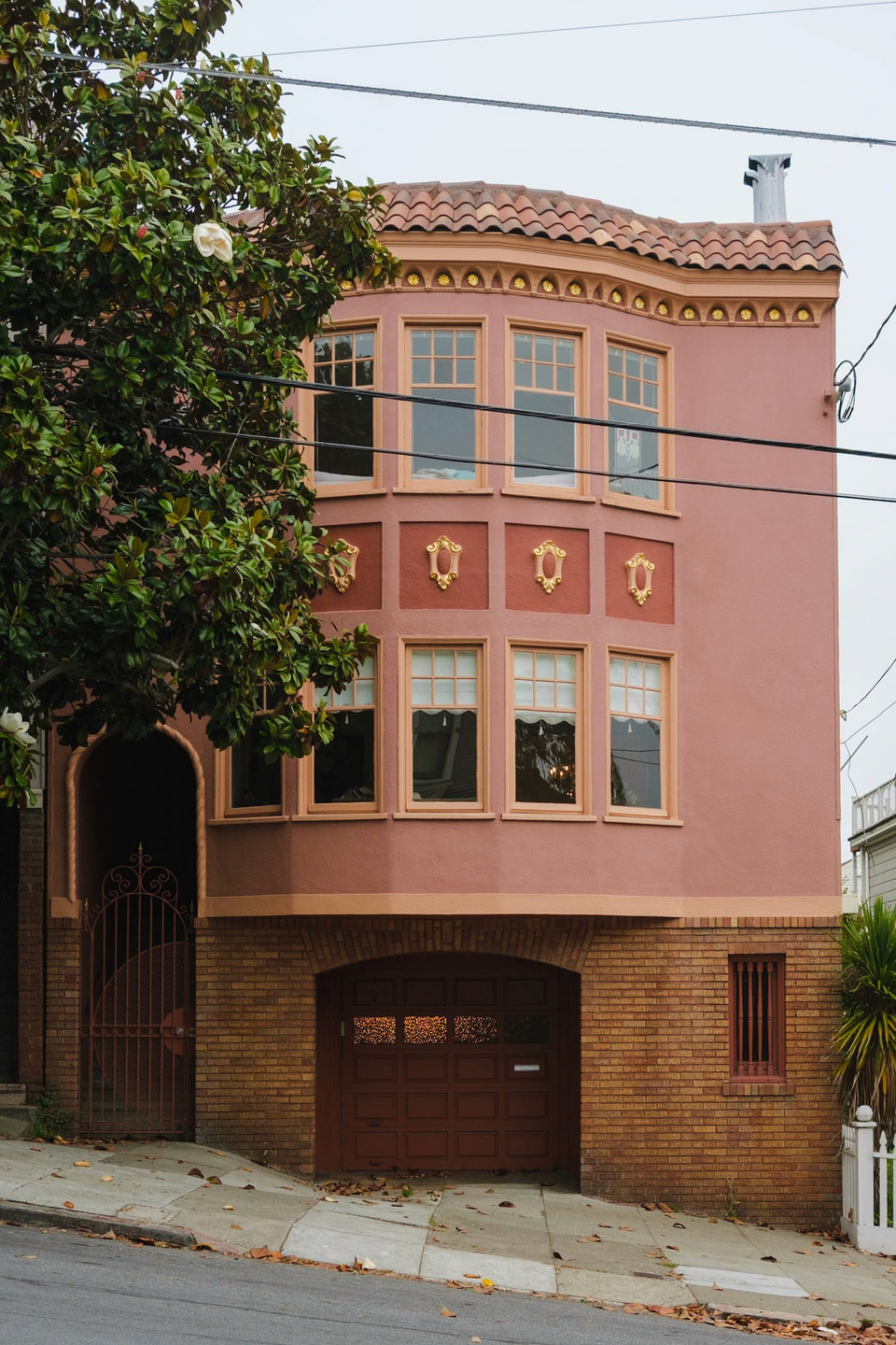 Facades, photograph 5